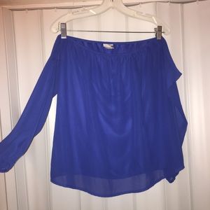 Off shoulder long sleeve blouse